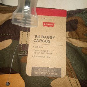 Levi's Camo Baggy Cargo Pants